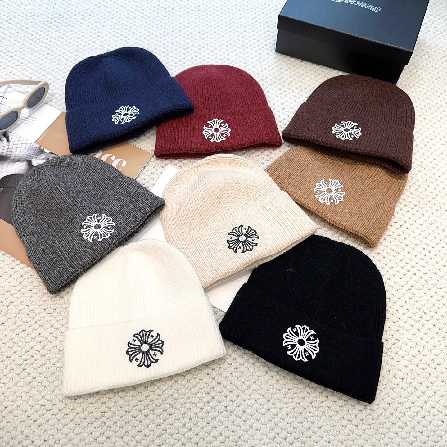 P50 🤍Chrome hearts new autumn and winter cross knitted hat🧶 One of the must-have hats in autumn and winter~ It really looks good on whoever wears it~, it is also a perfect match in black and white and gray in autumn~